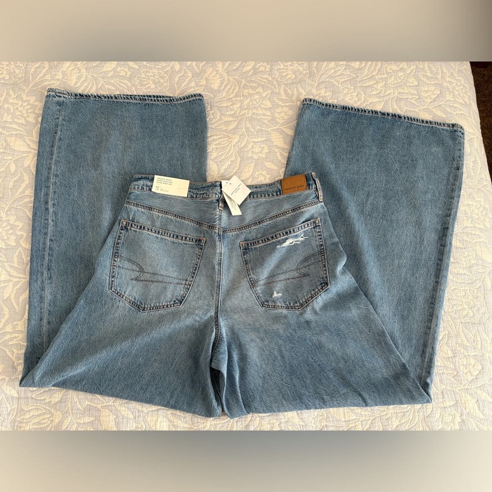 American Eagle Ultra Wide Legged Jeans